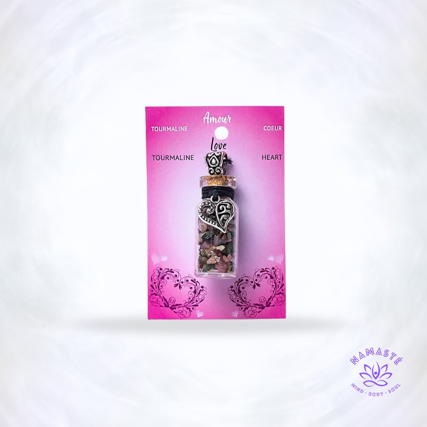 Geschenkflesje met toermalijn en hart – krachtig sieraad dat bescherming, aarding en rust brengt, ideaal voor persoonlijke of ruimtelijke energieversterking.