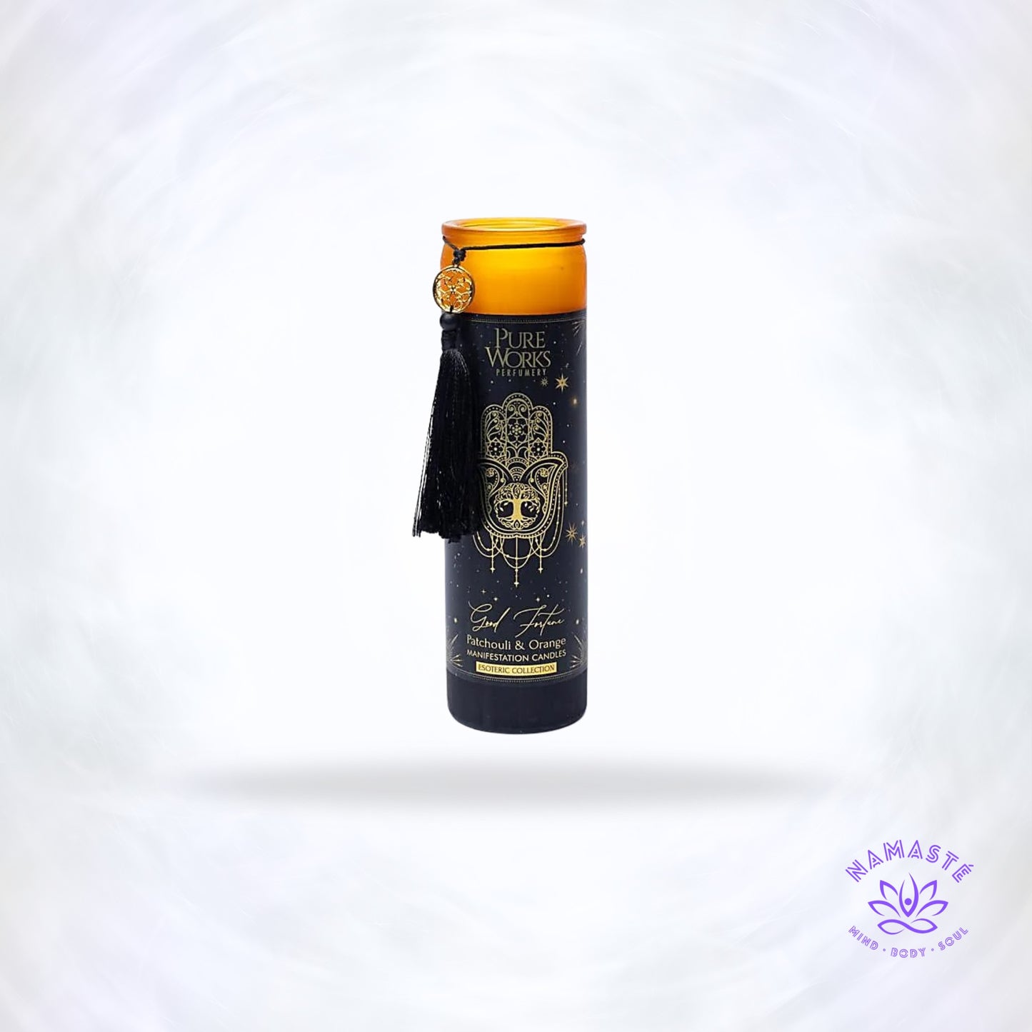 Manifestatiekaars Good Fortune – handgegoten glazen kaars met patchouli en sinaasappel. Versterkt positiviteit, zelfvertrouwen en manifestatiekracht.