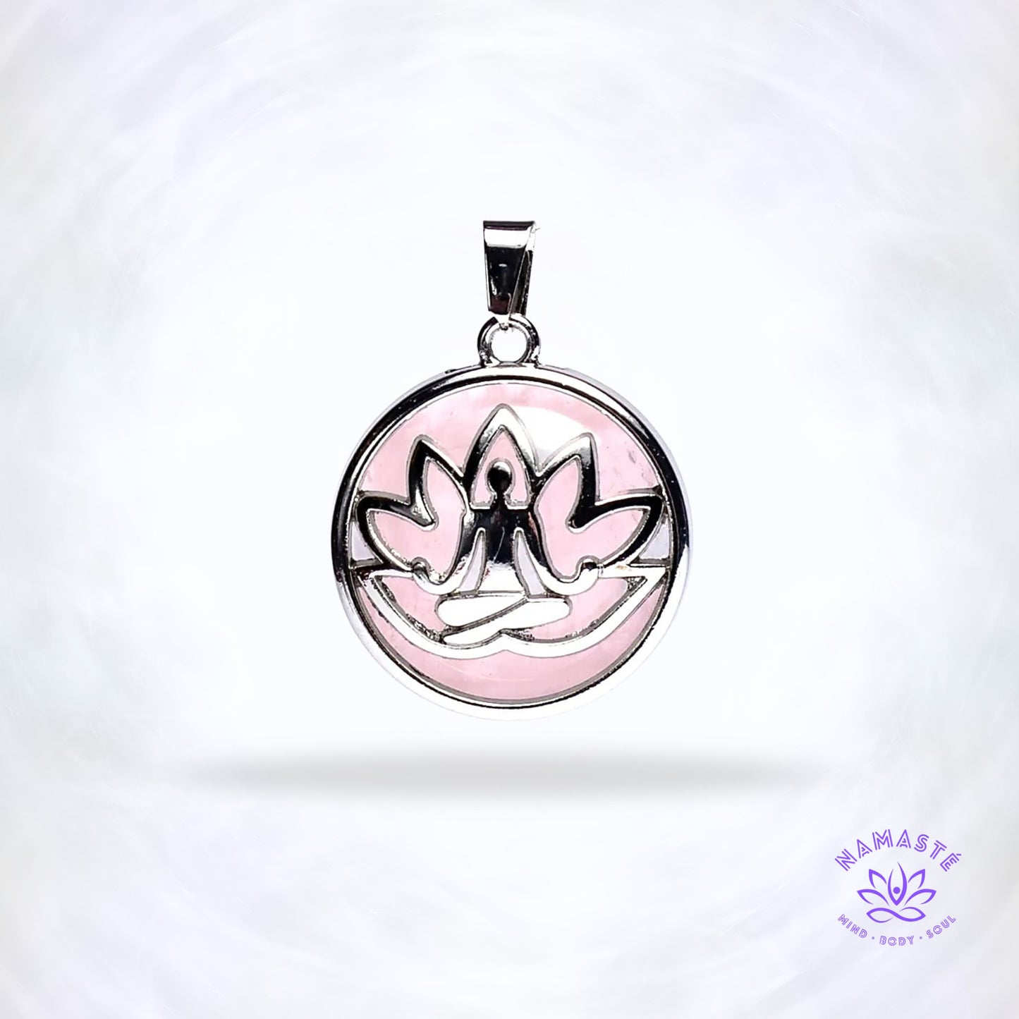 Hanger Meditatie Lotus met rozenkwarts – spiritueel sieraad dat liefde, rust en hartenergie versterkt. Symbool van innerlijke balans en groei.