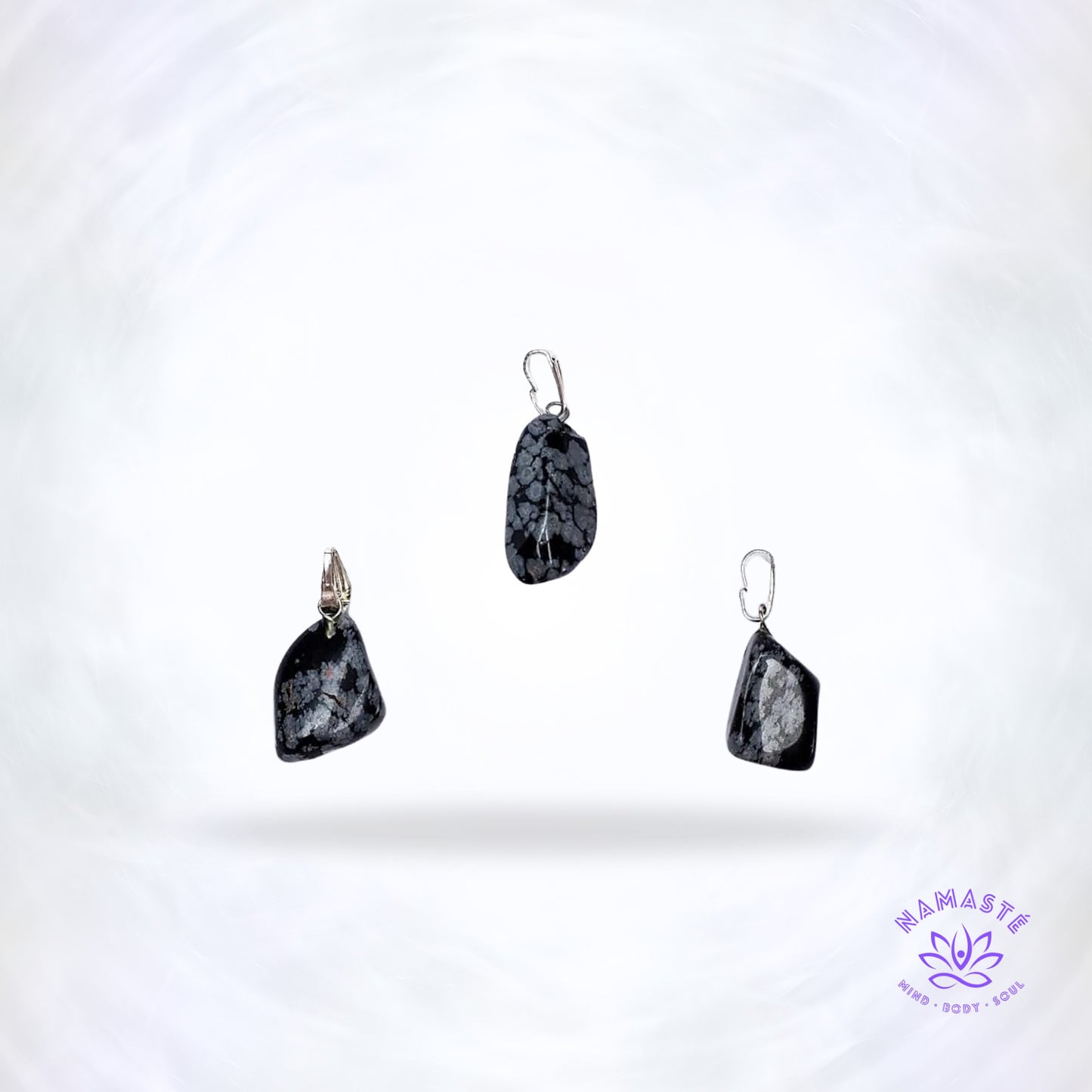 Sneeuwvlok obsidiaan edelsteenhanger – zwarte steen met witte stippen die zelfinzicht, transformatie en moed stimuleert.