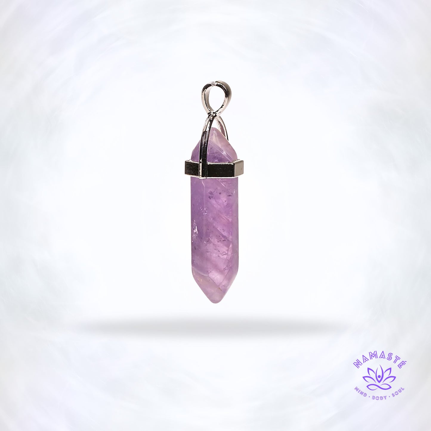 Amethist hanger – paars kristal dat innerlijke rust, intuïtie en spirituele verbinding versterkt.