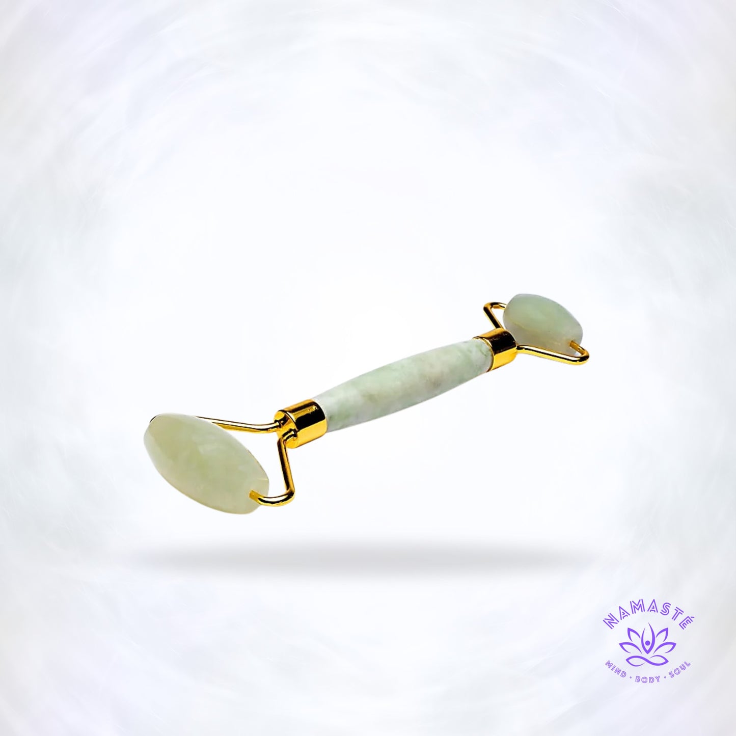 Xinyi jade gezichtsmassage roller in groentinten met goudkleurig metaal.