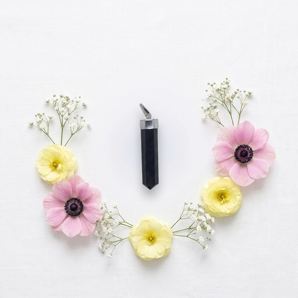 shungiet punt hanger met wat bloemen rond