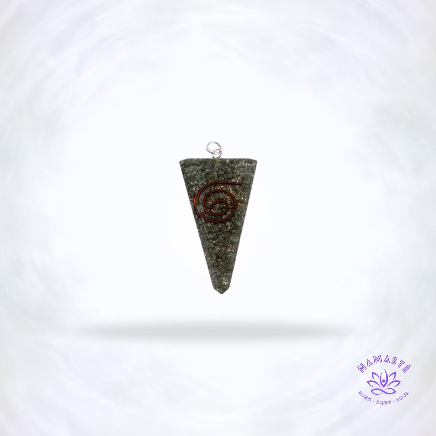Orgonite hanger in puntvorm met pyriet – aardende beschermhanger.