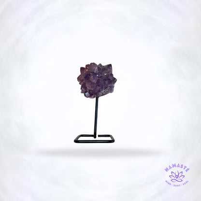 Amethist Cluster op pin – spiritueel decorstuk voor rust, bescherming en helderheid.