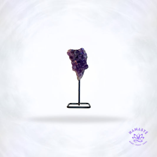 Amethist Cluster op pin – spiritueel decorstuk voor rust, bescherming en helderheid.