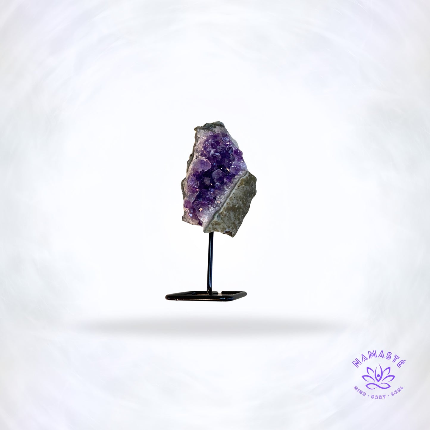 Amethist Cluster op pin – spiritueel decorstuk voor rust, bescherming en helderheid.