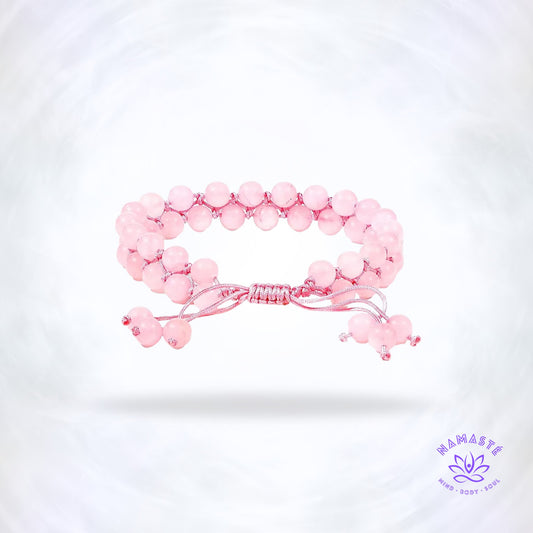 Armband met dubbele rij rozenkwarts – liefdevolle edelsteen die harmonie, zelfliefde en warmte stimuleert. Verstelbaar design voor elke pols.