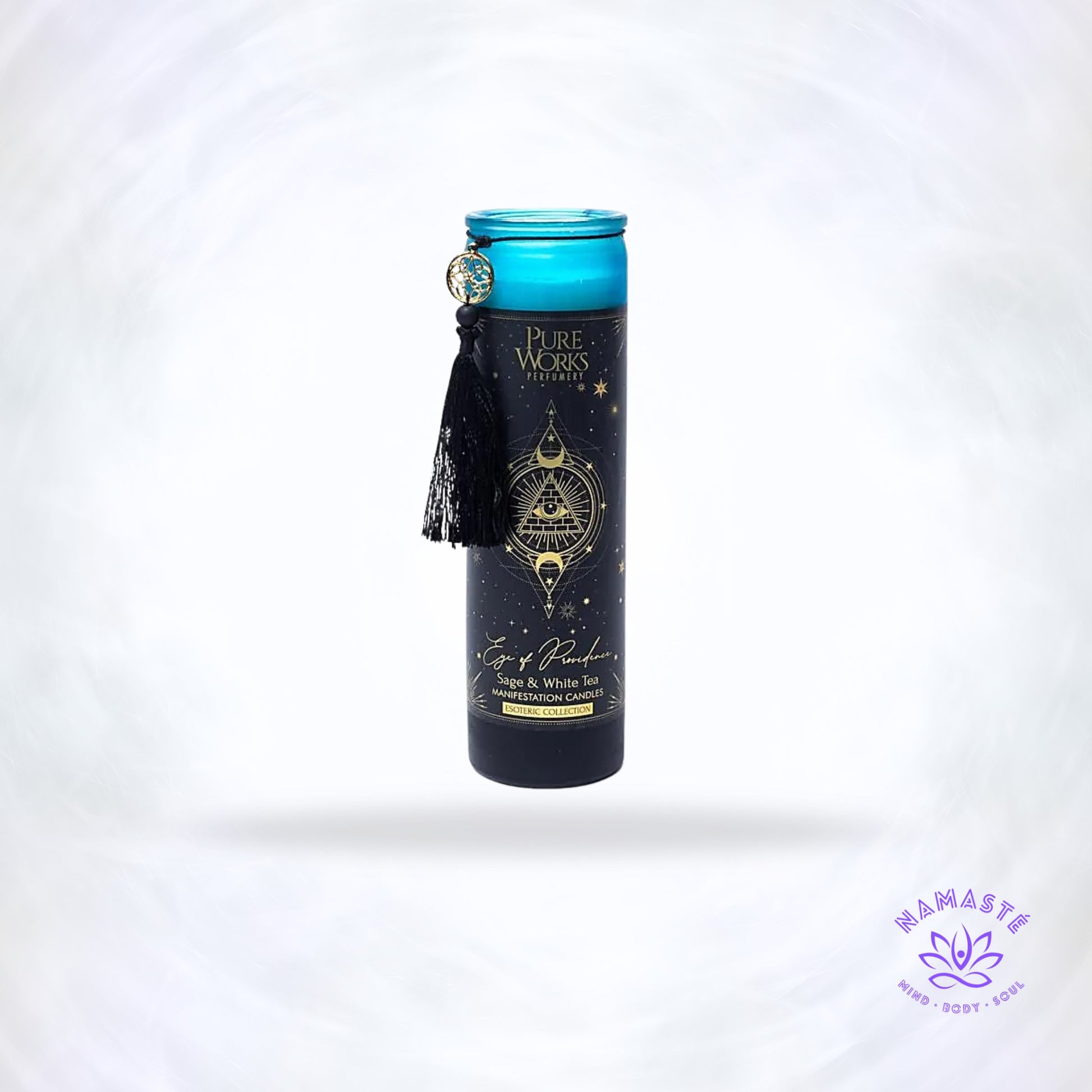 Manifestatiekaars Eye of Providence – handgegoten glazen kaars met salie en witte thee, symbool van bescherming, zuivering en spirituele focus.