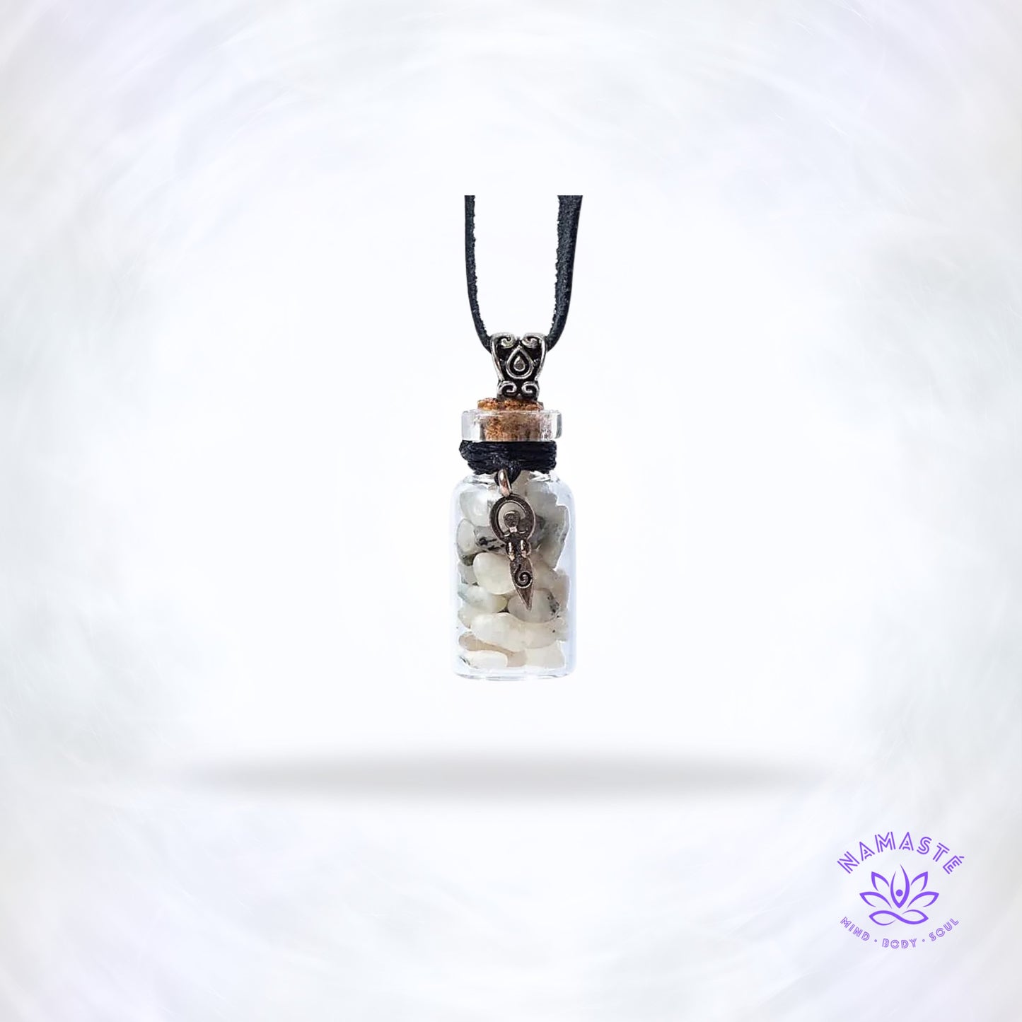 Geschenkflesje met regenboog maansteen en godinnensymbool – sieraad dat vrouwelijke energie, intuïtie en emotionele harmonie versterkt.