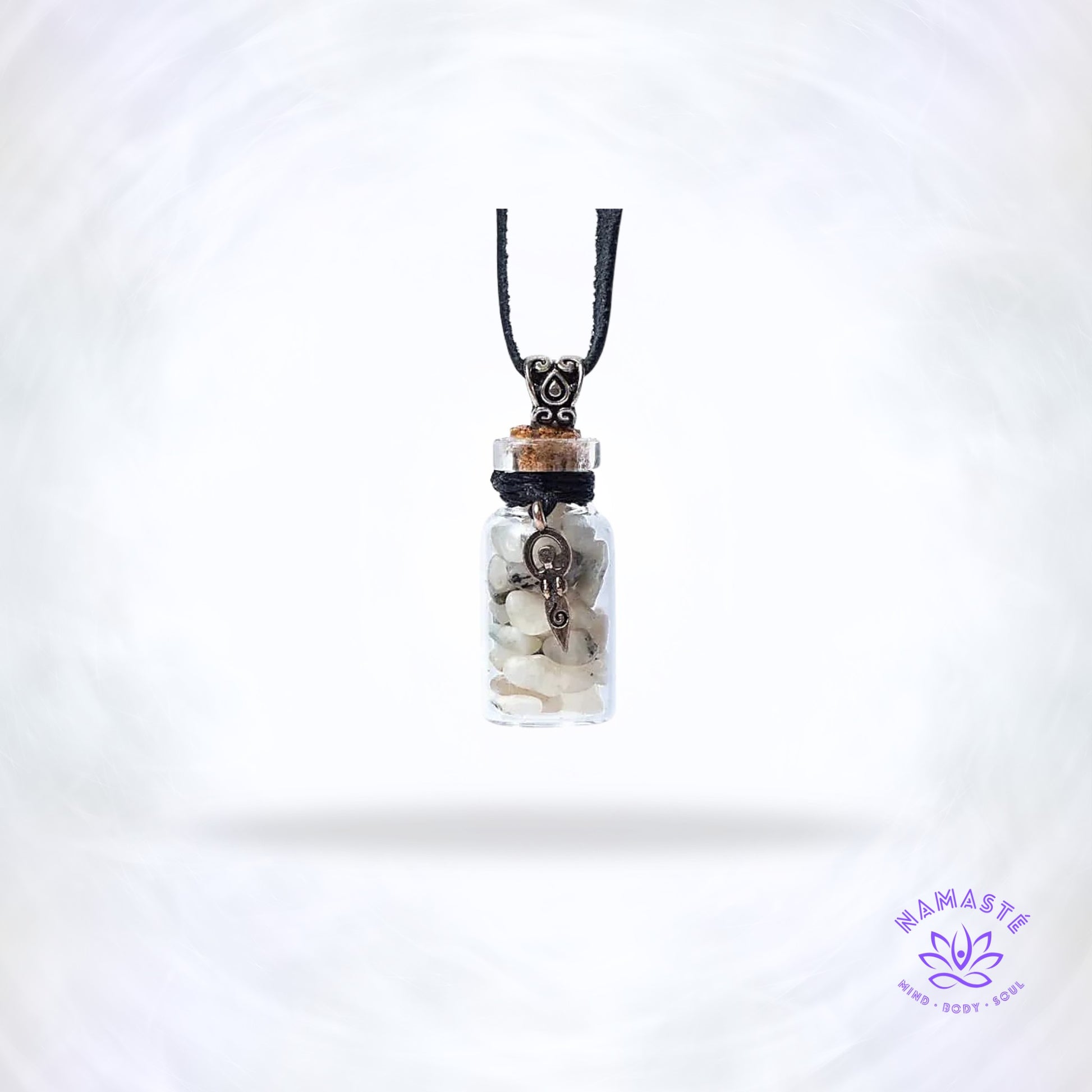 Geschenkflesje met regenboog maansteen en godinnensymbool – sieraad dat vrouwelijke energie, intuïtie en emotionele harmonie versterkt.