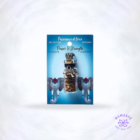 Geschenkflesje met tijgeroog en olifant – sieraad dat kracht, vitaliteit en bescherming symboliseert, met warme zonachtige energie.