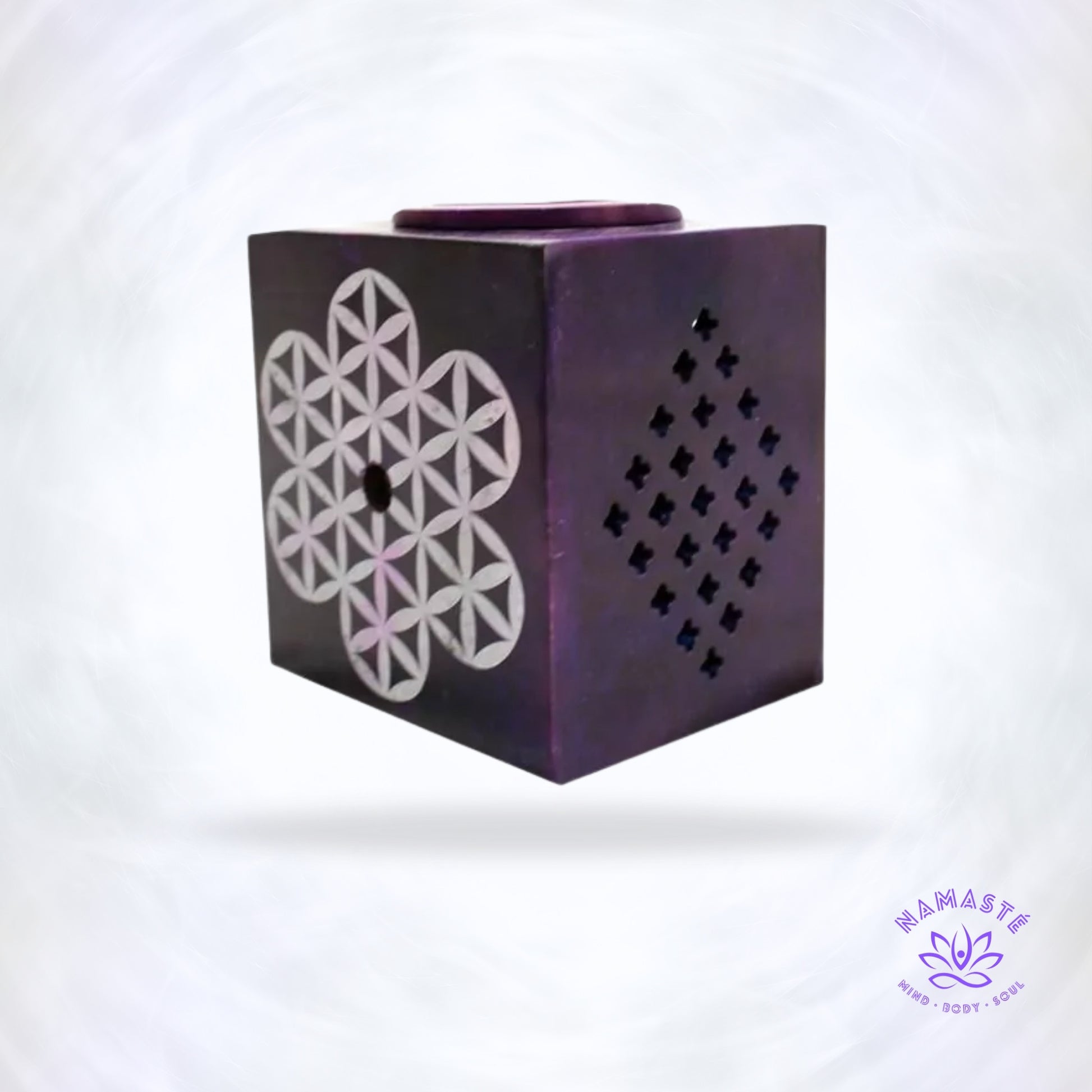 Paarse spekstenen aromabrander met Flower of Life uitsnijdingen.