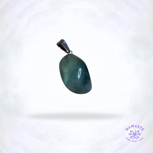 Groene fluoriet edelsteenhanger – krachtige steen die hartchakra, emotionele balans en bescherming ondersteunt.