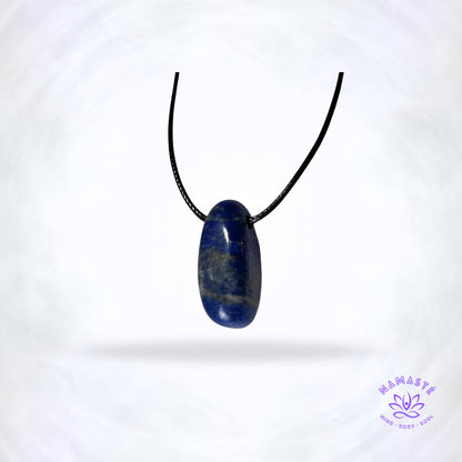 Gepolijste edelsteenhanger aan zwart koord - lapis lazuli