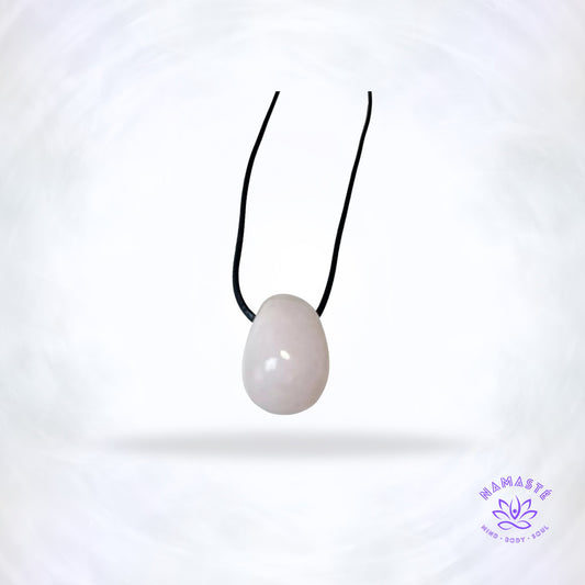 Gepolijste edelsteenhanger aan zwart koord - rozenkwarts