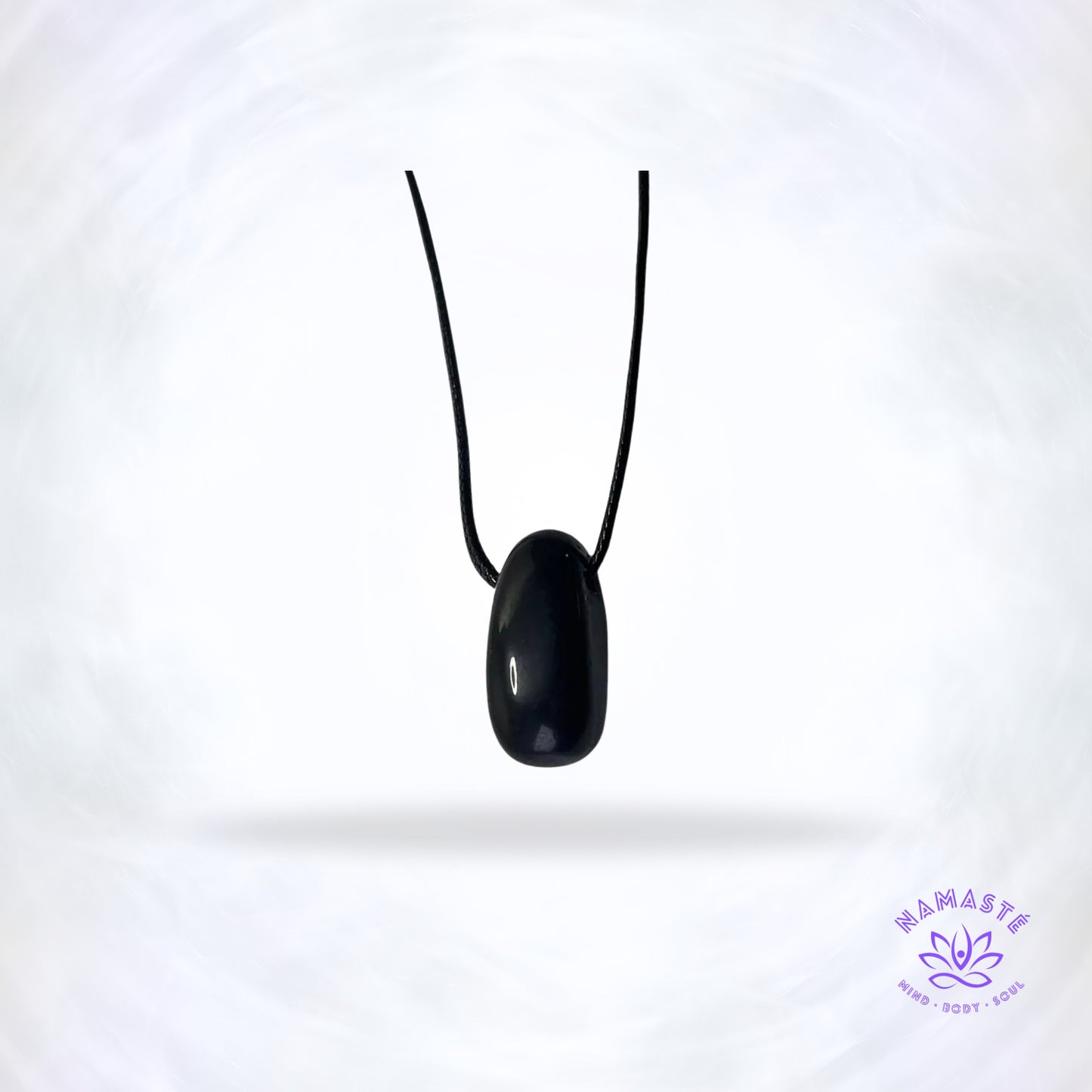 Gepolijste edelsteenhanger aan zwart koord - zwarte agaat