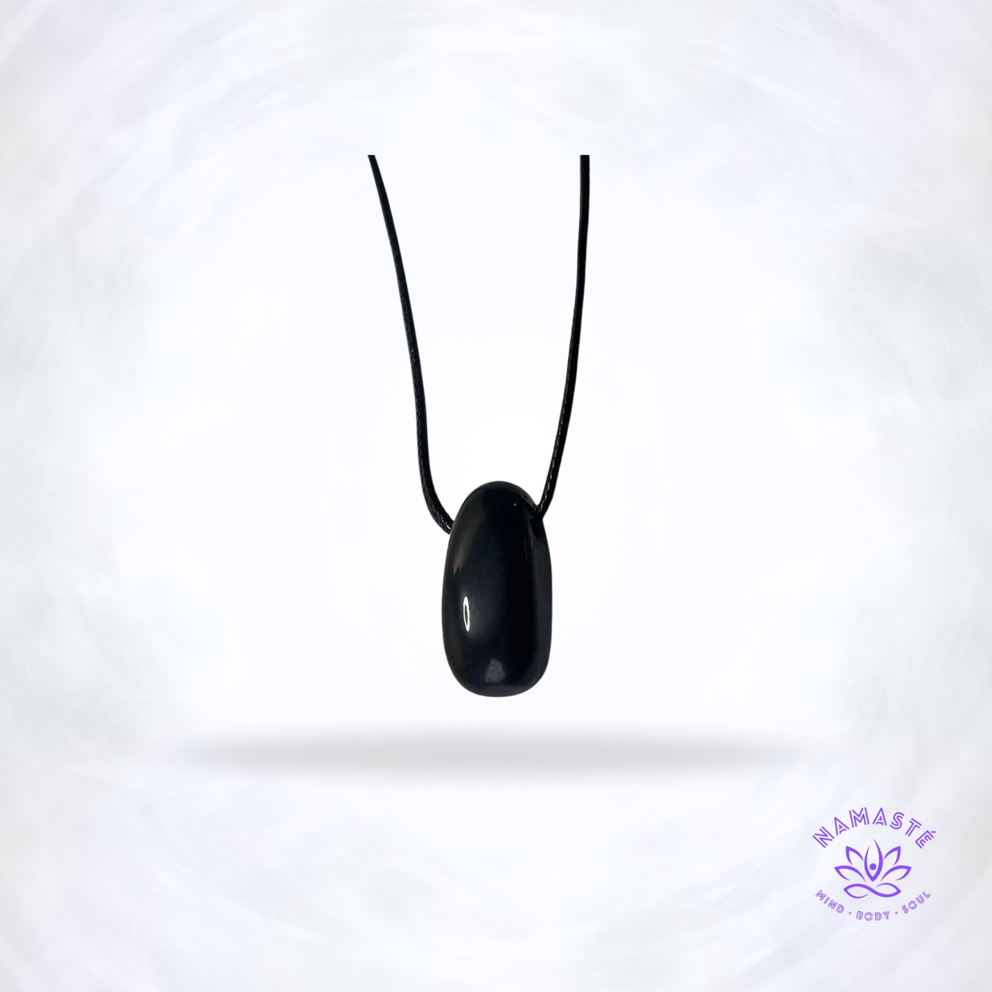 Gepolijste edelsteenhanger aan zwart koord - zwarte agaat