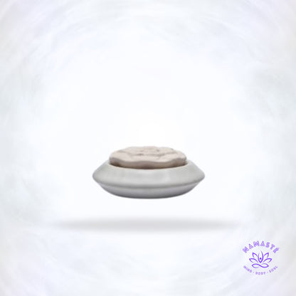 Witte lotus geursteen van keramiek voor subtiele geurverspreiding.