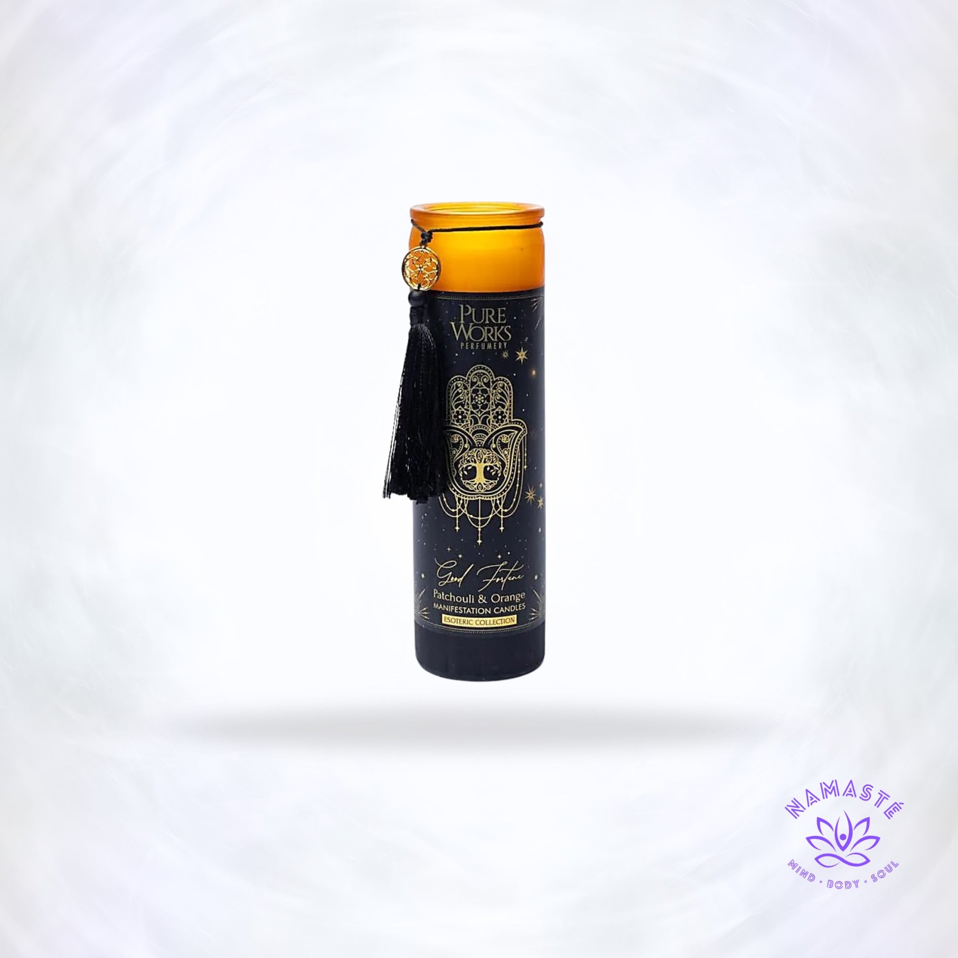 Manifestatiekaars Good Fortune – handgegoten glazen kaars met patchouli en sinaasappel. Versterkt positiviteit, zelfvertrouwen en manifestatiekracht.