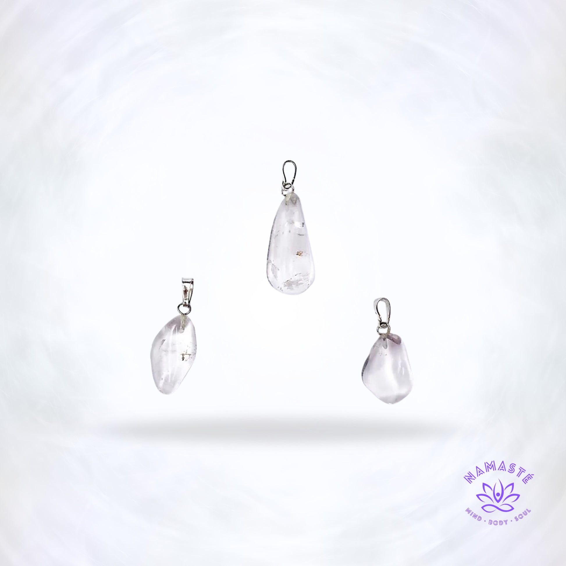 Bergkristal edelsteenhanger – transparante steen die energie versterkt, helderheid brengt en lichaam en geest reinigt.