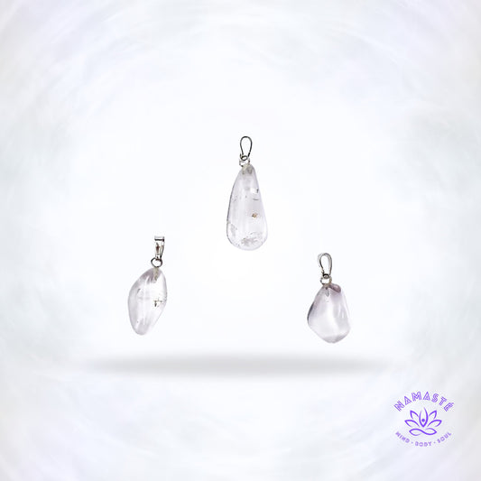 Bergkristal edelsteenhanger – transparante steen die energie versterkt, helderheid brengt en lichaam en geest reinigt.