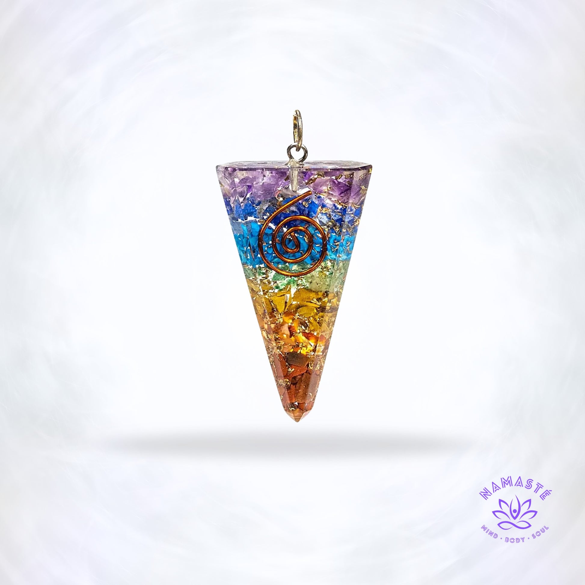 Meerkleurige pegelvormige orgonite hanger – handgemaakt sieraad met edelstenen en koper dat negatieve energie omzet en energetische balans bevordert.