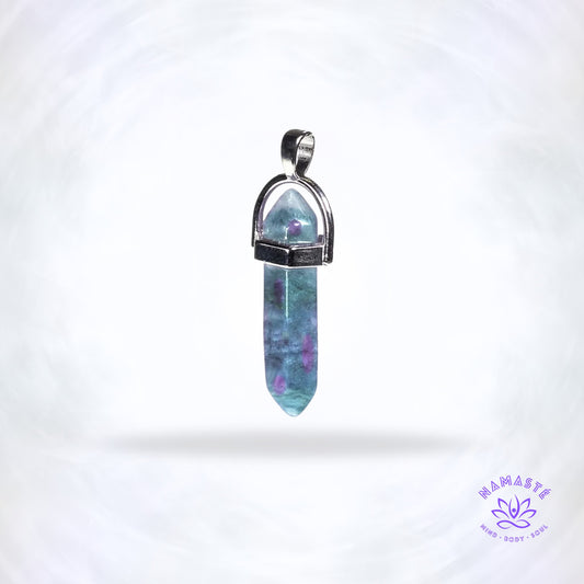 Fluoriet hanger – natuurlijke edelsteen in unieke kleurschakeringen die focus, balans en bescherming bevordert.