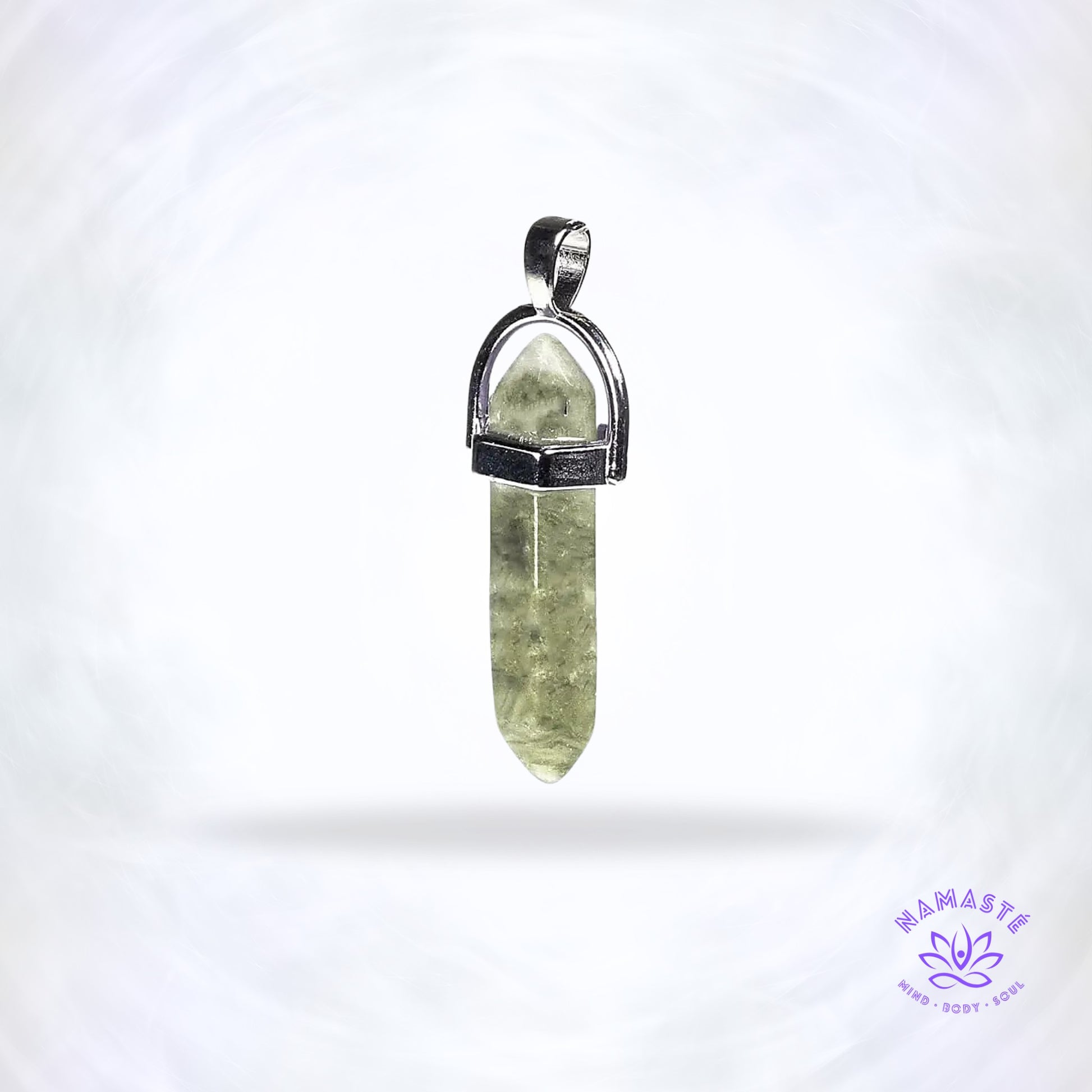 Fluoriet hanger – natuurlijke edelsteen in unieke kleurschakeringen die focus, balans en bescherming bevordert.