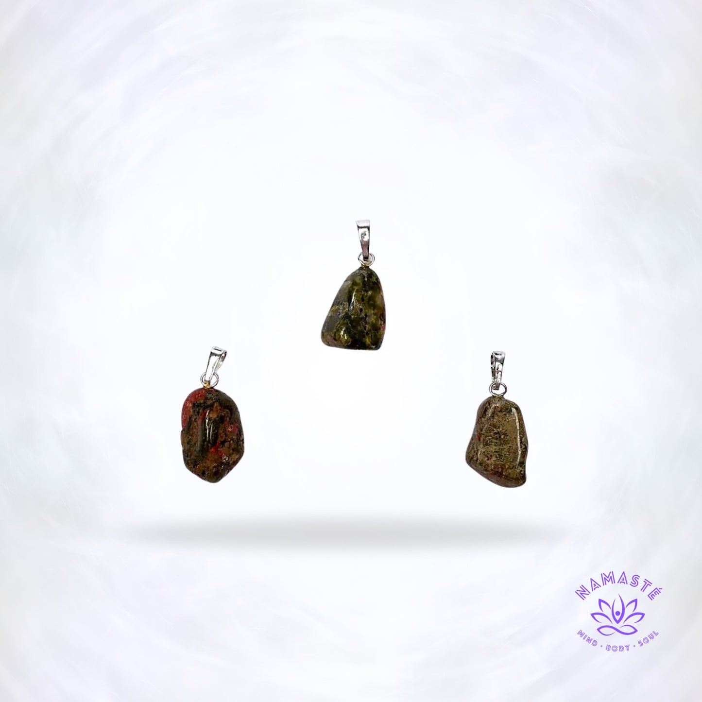 Unakiet edelsteenhanger – groene en roze steen die aarding, inzicht en persoonlijke groei ondersteunt.