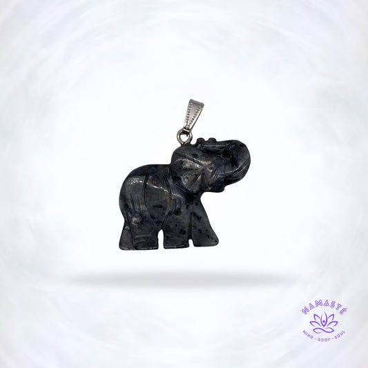 olifant hanger van labradoriet vooraanzicht