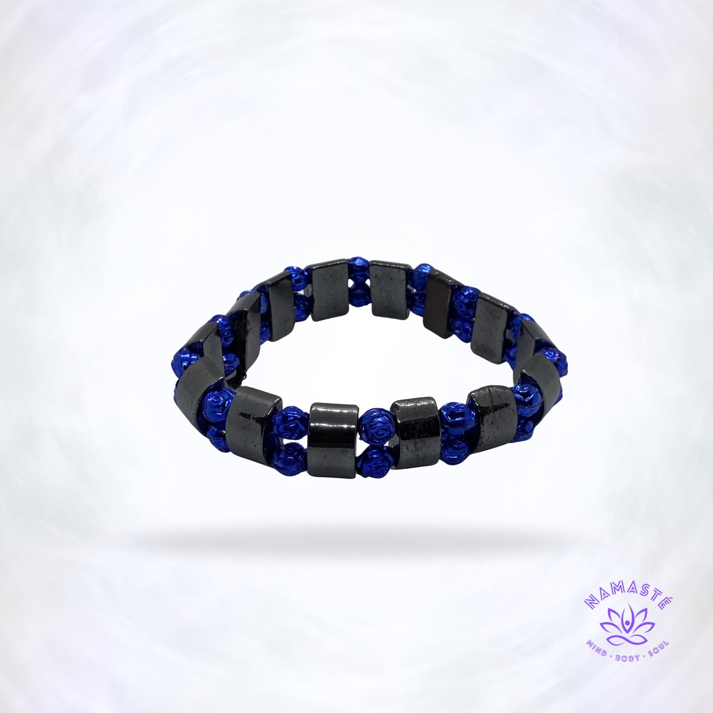 hematiet armband met baluwe roosjes