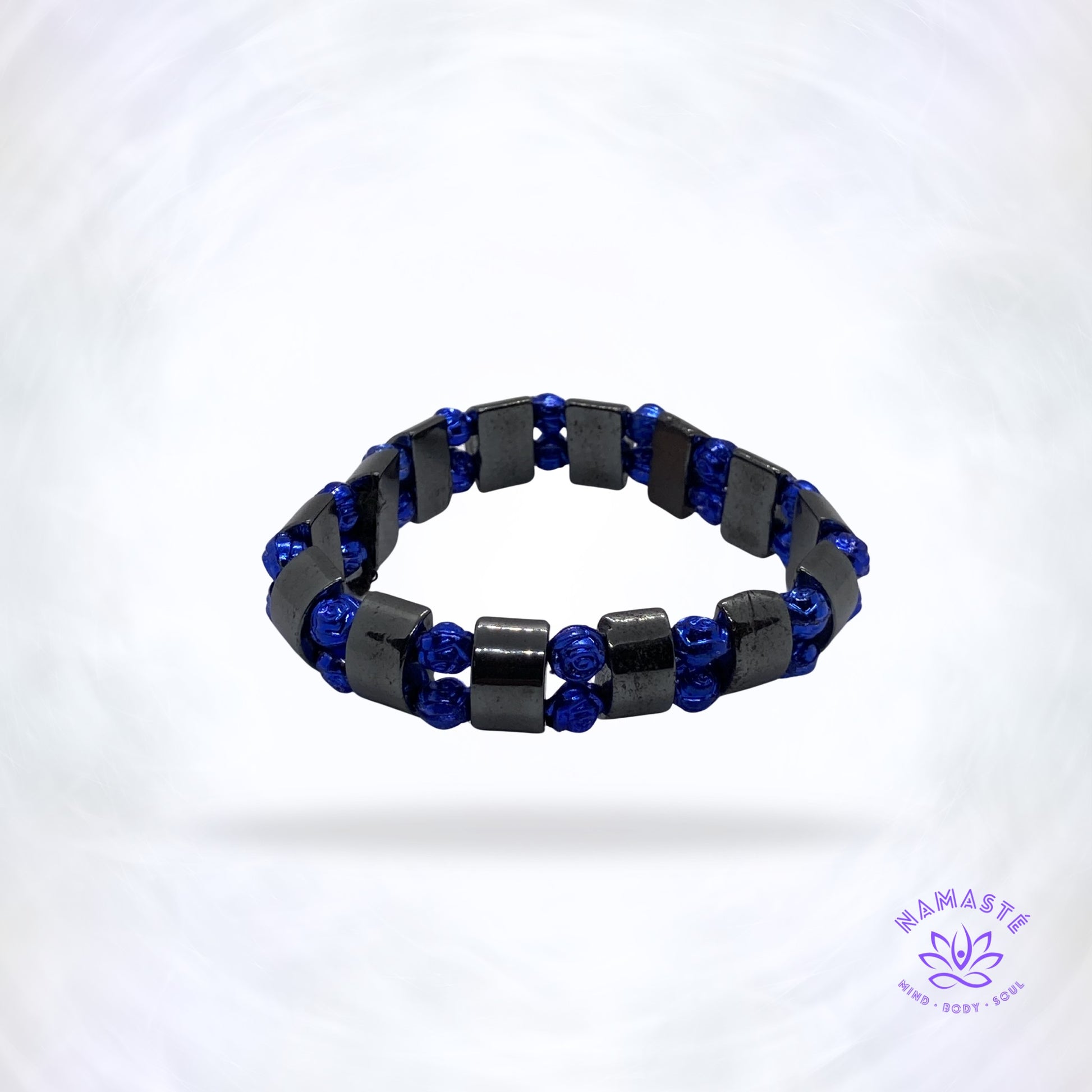 hematiet armband met baluwe roosjes