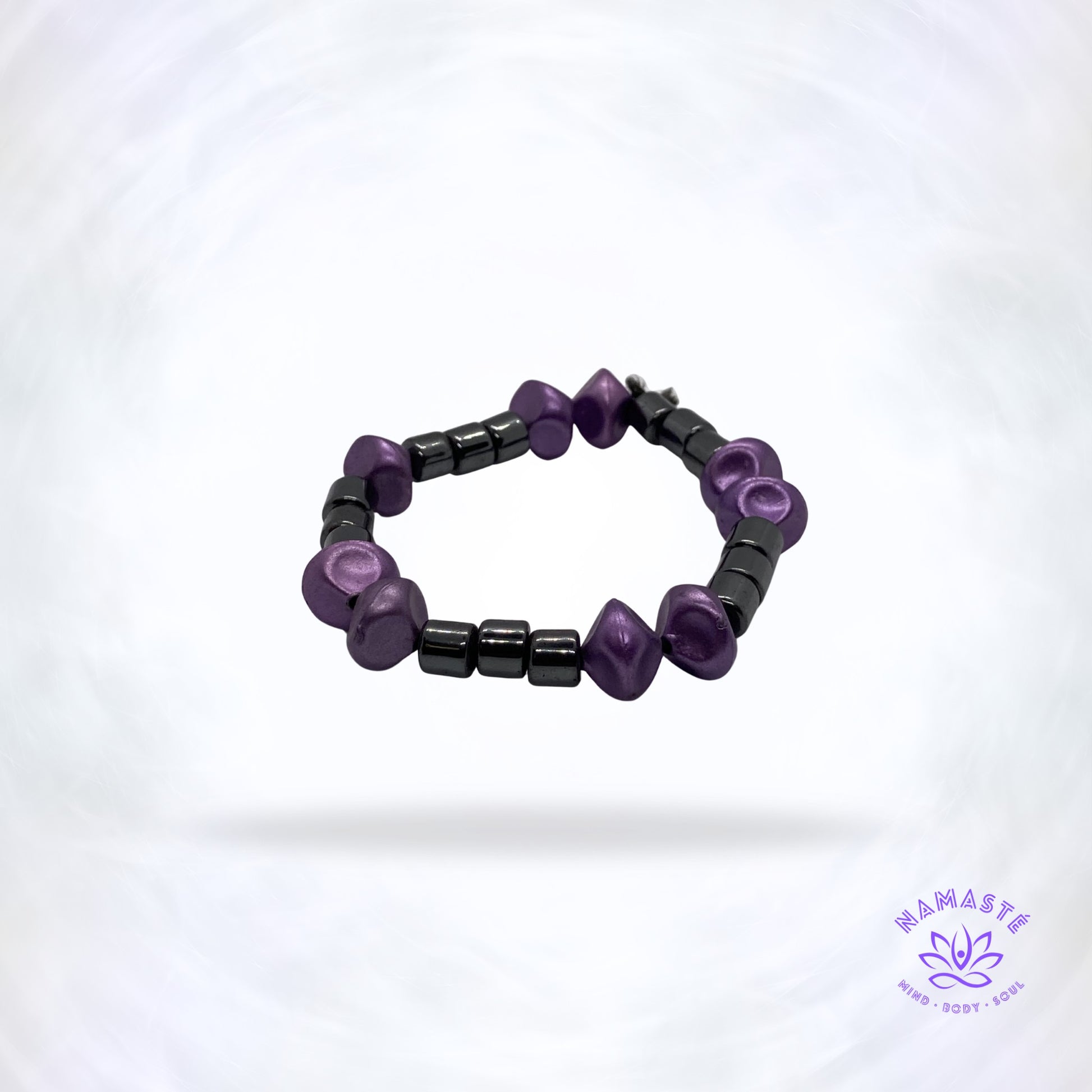 hematiet armband met paarse trendy parels