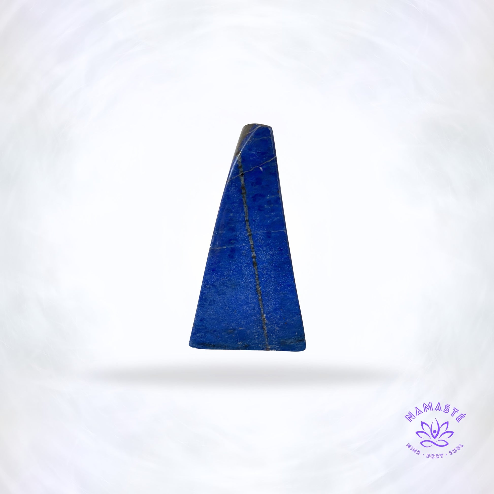 een stuk lapis lazuli vooraanzicht