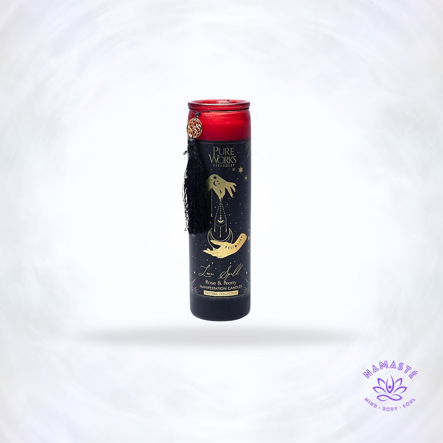 Manifestatiekaars Love Spell – handgegoten glazen kaars met roos en pioenroos, symbool van liefde, harmonie en emotionele verbinding.