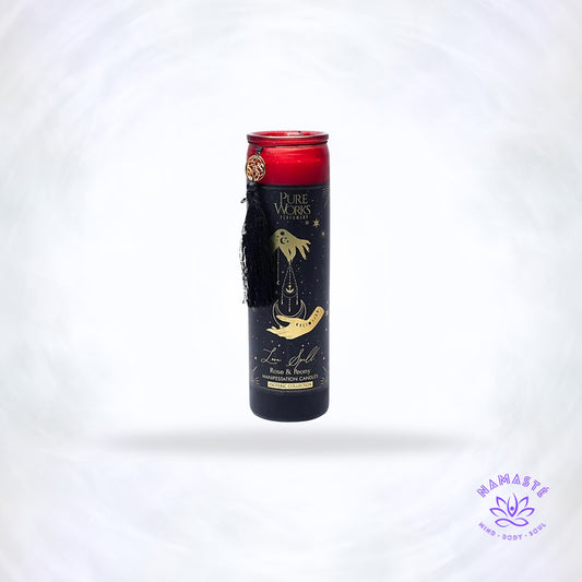 Manifestatiekaars Love Spell – handgegoten glazen kaars met roos en pioenroos, symbool van liefde, harmonie en emotionele verbinding.
