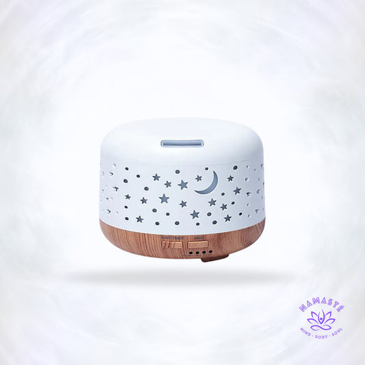 Aroma diffuser Nebula rond – wit met houtmotief, ultrasoon systeem dat etherische oliën vernevelt voor rust, wellness en natuurlijke geurverspreiding.
