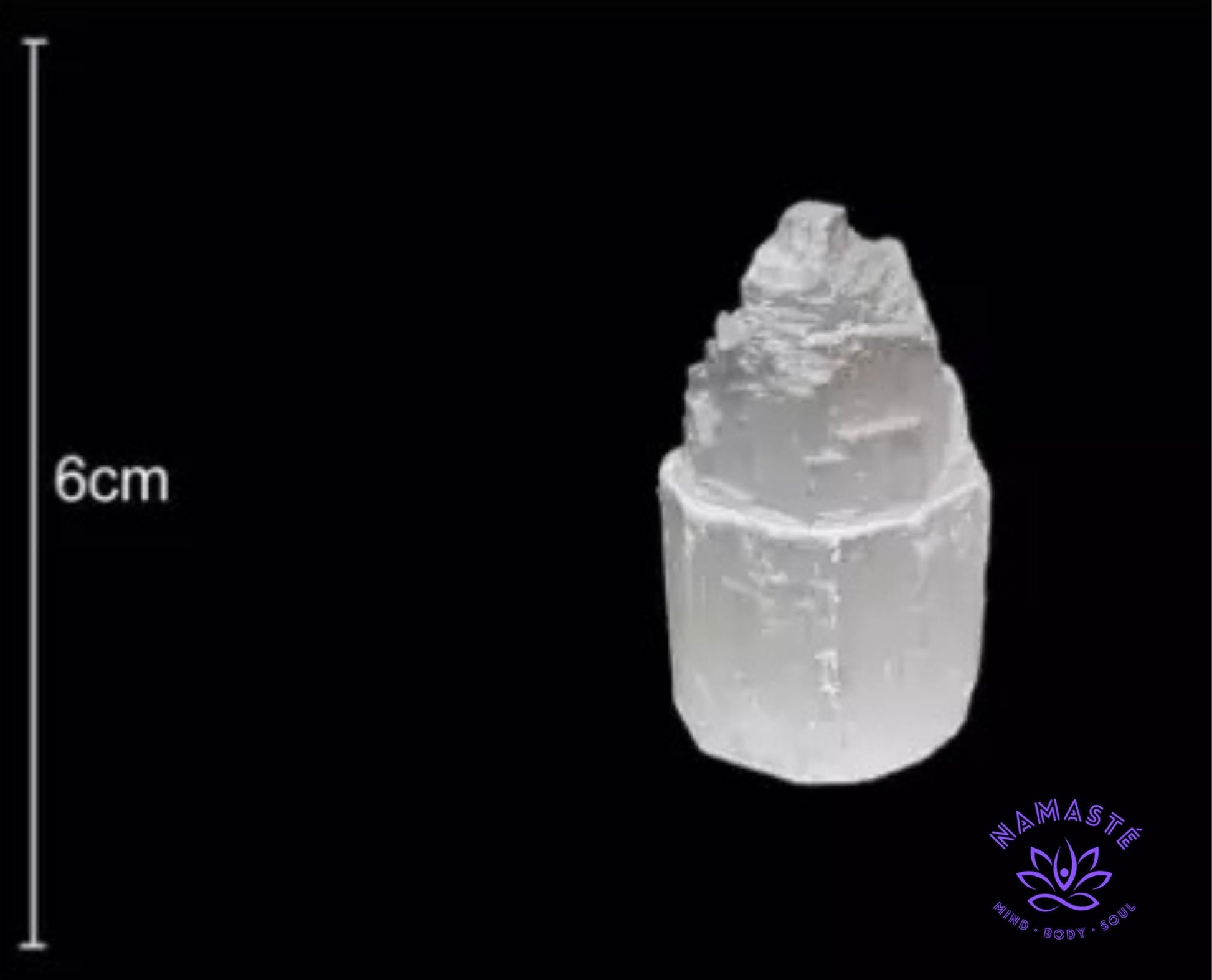 Natuurlijke seleniet kathedraal van 6 cm – wit kristal dat spirituele groei, rust en zuiverende energie ondersteunt.