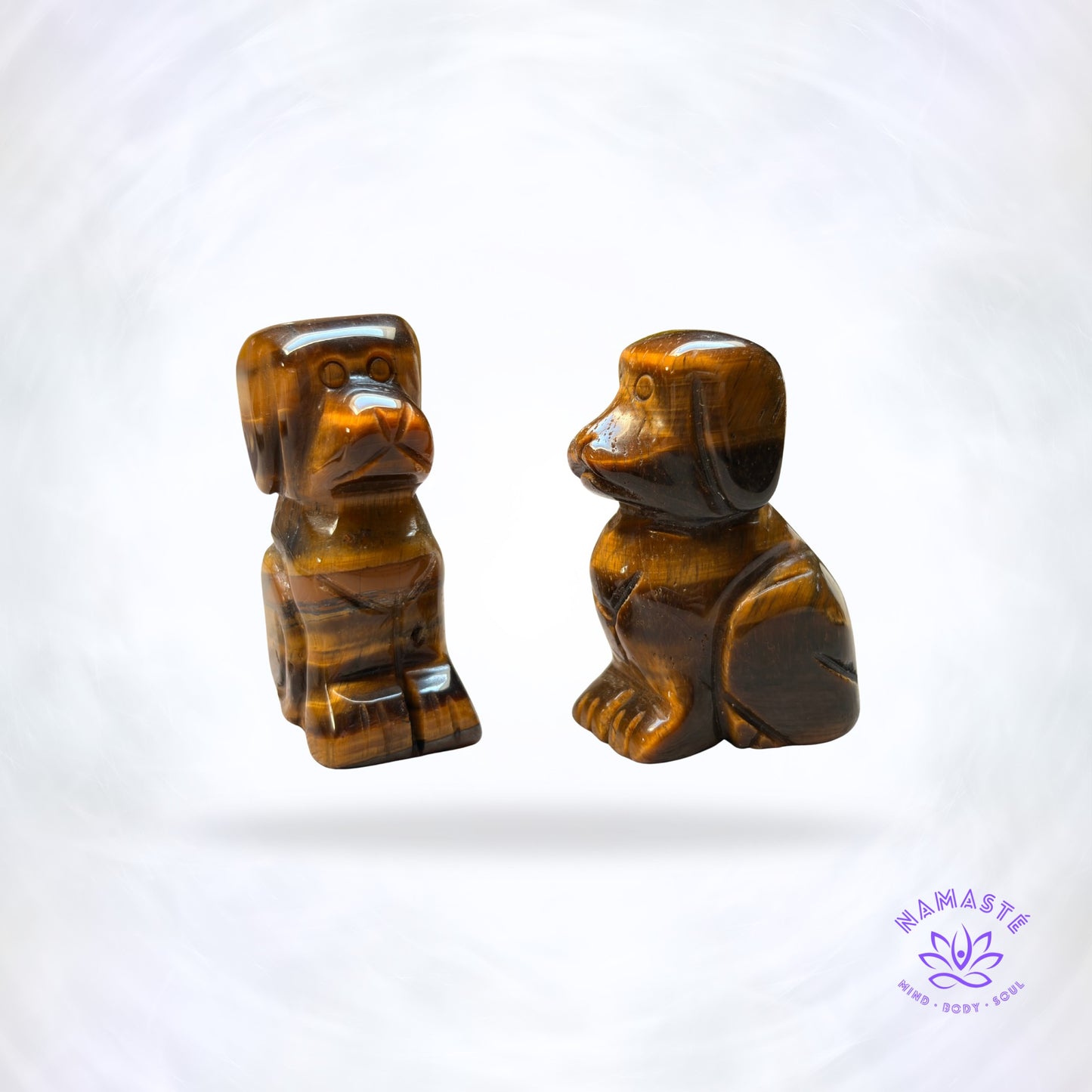 duo van hondjes in tijgeroog op de achtergrond met logo