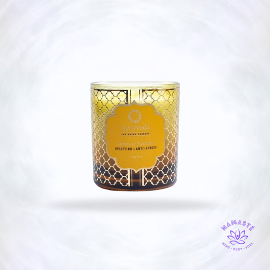 Vata Ayurvedische geurkaars Tuberoos & Jasmijn – handgegoten kaars van kokos- en sojawas met bloemige geur die rust, harmonie en creativiteit bevordert.