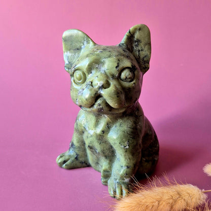 groene jade bulldog vooraanzicht