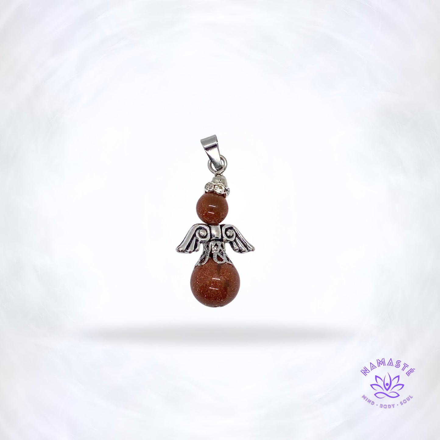 hangertje van een engel met vleugeltjes in fonkelende goudsteen