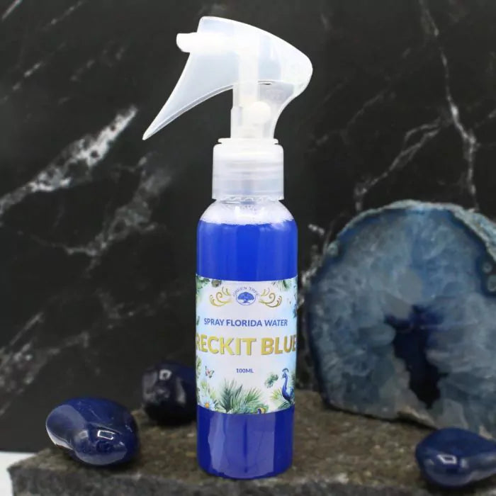 flesje florida spray reckit blue op een stenen ondergrond en een agaat op de achtergrond