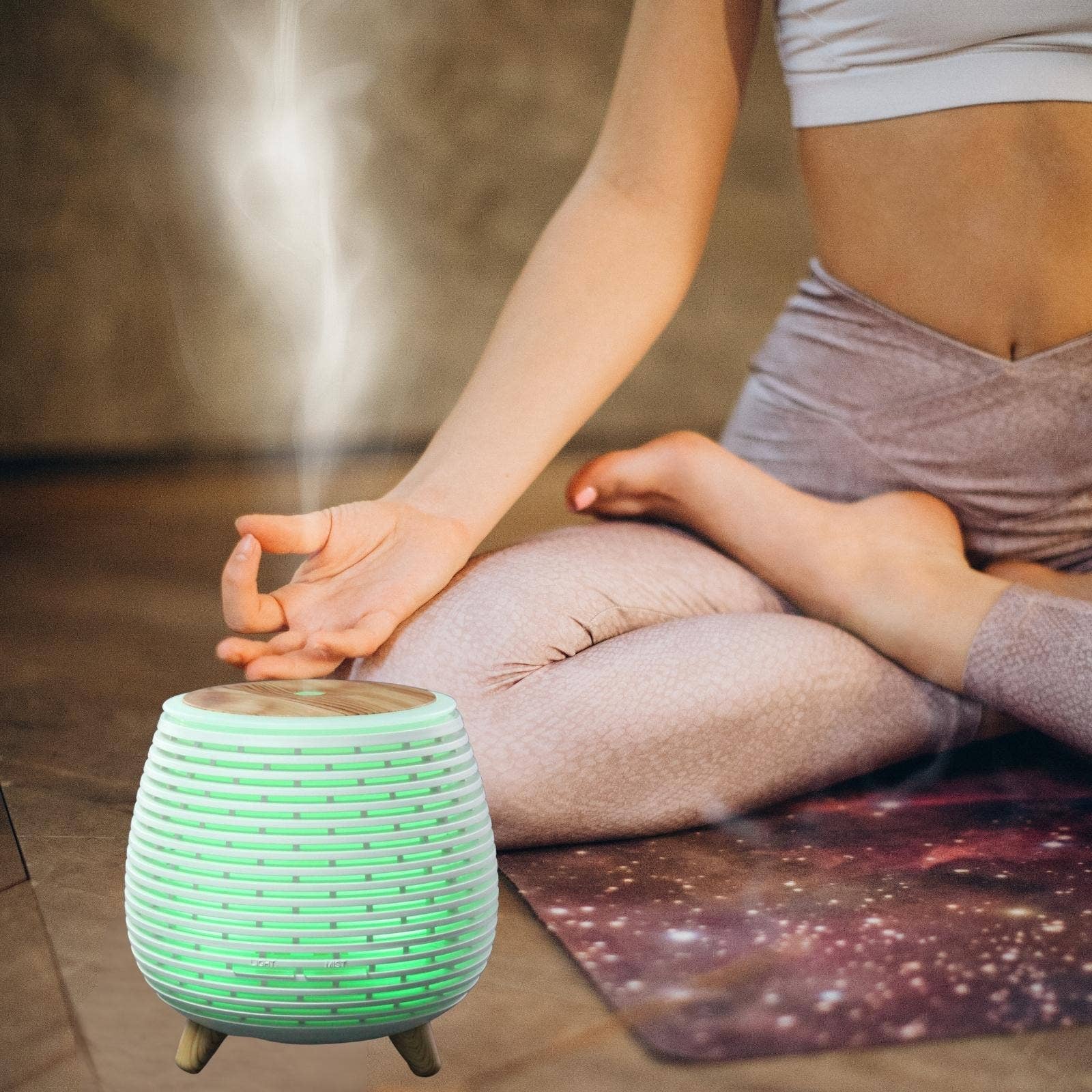lina diffuser bij iemand die in zen-houding zit