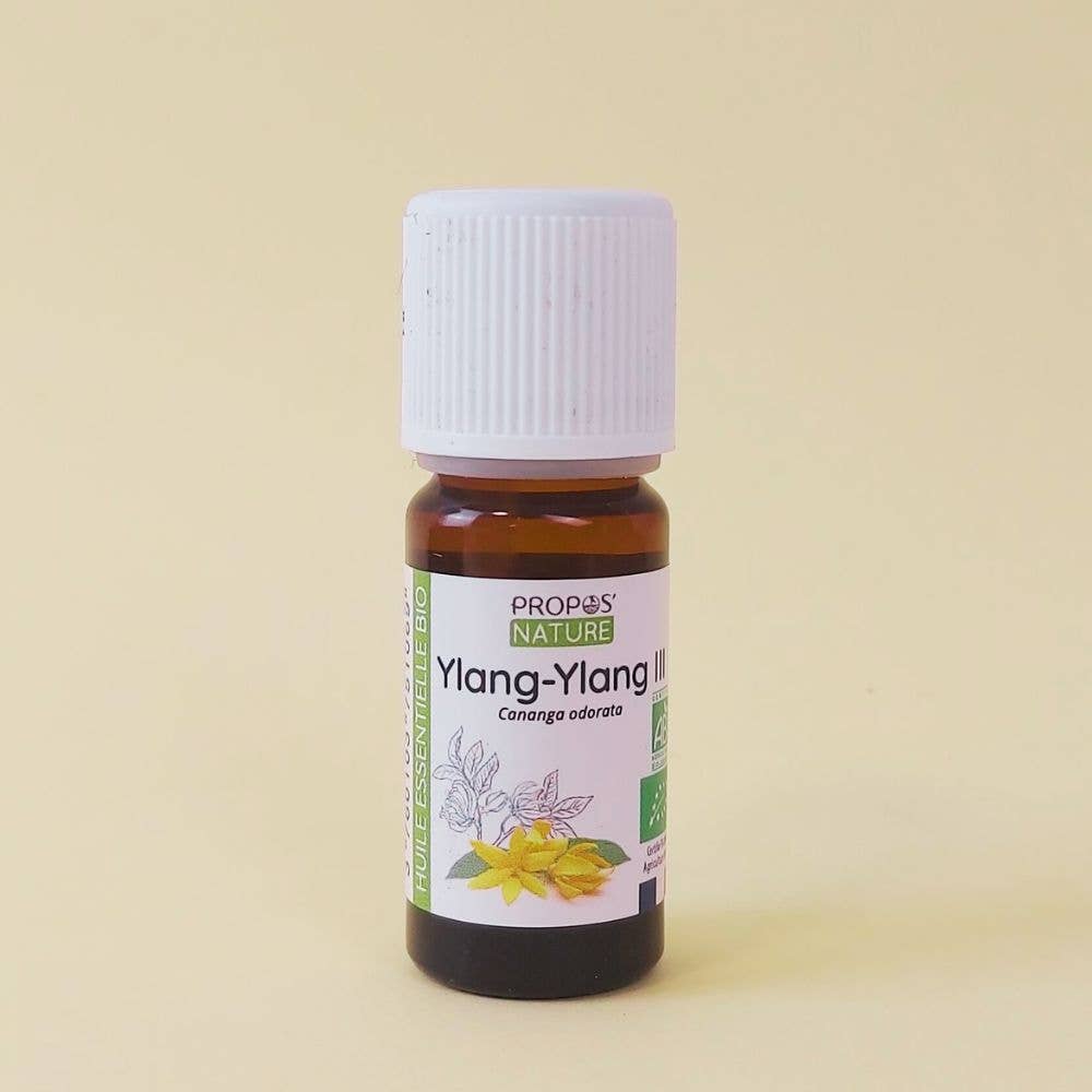 propos'nature ylang ylang olie op beige achtergrond